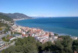 GF Laigueglia_Panorama da Colla Micheri.JPG